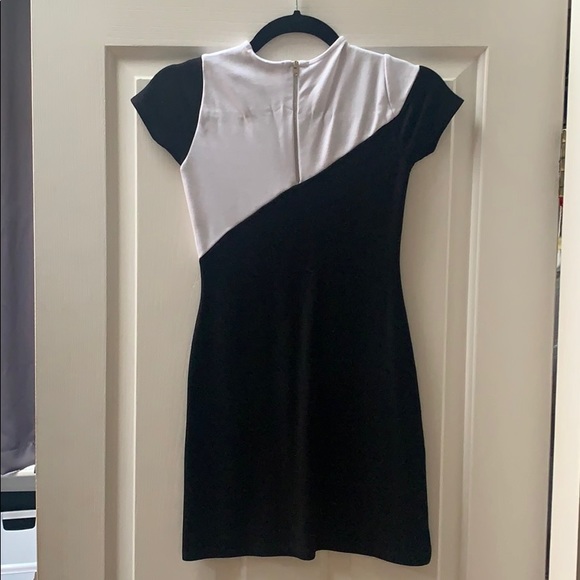 ASOS petite mono color block t-shirt dress - Picture 2 of 3